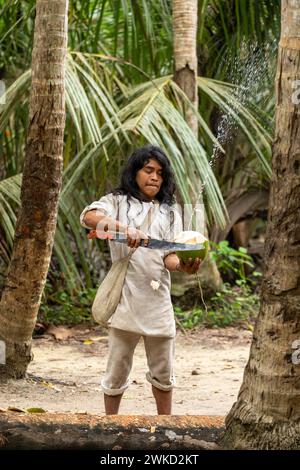 Tayrona, Magdalena, Colombie - 21 septembre 2023 : indigène Koguis Man dans le Parque Natural Tayrona, Magdalena, Santa Marta, Colombie ou Colombie Banque D'Images