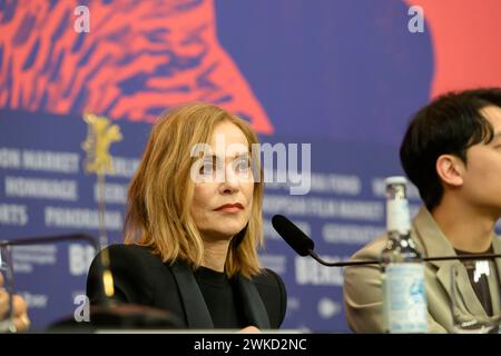 Isabelle Huppert BEI der Pressekonferenz zum film YEOHAENGJAUI PILYO, A TRAVELERS NEEDS von Hong Sangsoo BEI der Berlinale im Hyatt. Pressekonferenz *** Isabelle Huppert à la conférence de presse pour le film YEOHAENGJAUI PILYO, A TRAVELERS NEEDS de Hong Sangsoo à la Berlinale dans la conférence de presse Hyatt Banque D'Images