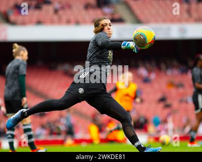 Arsenal, Royaume-Uni. 17 février 2024. Londres, Angleterre, 17 février 2024 : Mary Earps (27) gardienne de but pour Manchester United échauffement avec un coup de pied de but (Jayde Chamberlain/ SPP) crédit : SPP Sport Press photo. /Alamy Live News Banque D'Images