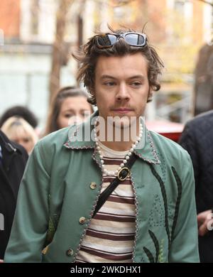 Photo du dossier datée du 14/02/2020 de Harry Styles quitte les studios de la BBC Radio à Wogan House, Londres, après une apparition dans le Zoe Ball Breakfast Show de Radio 2. . Une brésilienne a comparu devant le tribunal pour avoir harcelé Harry Styles en lui envoyant 8 000 cartes en moins d'un mois. Myra Carvalho, 35 ans, a envoyé au chanteur de 30 ans des lettres manuscrites alors qu'il était au Royaume-Uni ainsi qu'une série de cartes pour lui en ligne qui ont été envoyées à son adresse, Harrow Crown court entendu. Date d'émission : mardi 20 février 2024. Banque D'Images