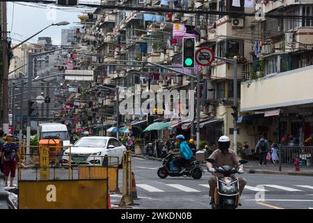 Shanghai, Chine - 31 août 2023 : scène de rue dans un vieux quartier de Shanghai Banque D'Images