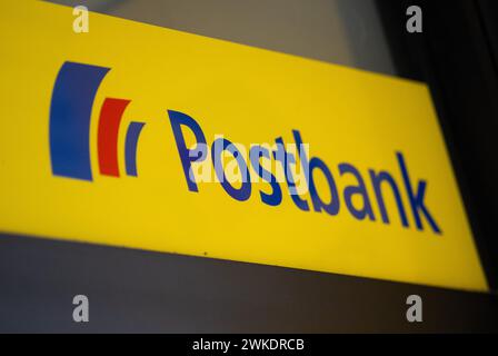 Stuttgart, Allemagne. 20 février 2024. Le logo Postbank est visible sur une succursale. Crédit : Marijan Murat/dpa/Alamy Live News Banque D'Images