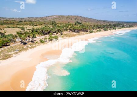 Vue aérienne drone de Liman Beach Semau Island, East Nusa Tenggara, Indonésie Banque D'Images