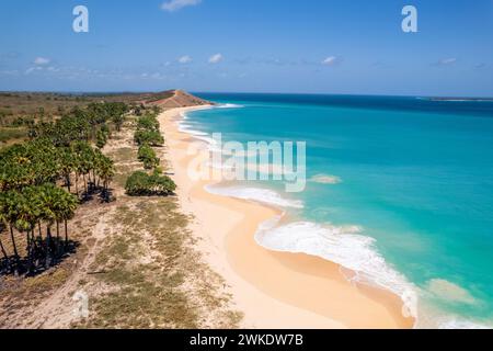 Vue aérienne drone de Liman Beach Semau Island, East Nusa Tenggara, Indonésie Banque D'Images