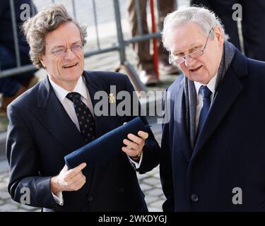 Bruxelles, Belgique. 20 février 2024. Roi Philippe - Filip du chef de cabinet belge Vincent Houssiau et l'ancien chef de cabinet Frans van Daele photographiés en amont d'une messe spéciale pour commémorer les membres décédés de la famille royale belge, à onze-Lieve-Vrouwkerk - Eglise notre-Dame, à Laeken-Laken, Bruxelles, mardi 20 février 2024. BELGA PHOTO BENOIT DOPPAGNE crédit : Belga News Agency/Alamy Live News Banque D'Images