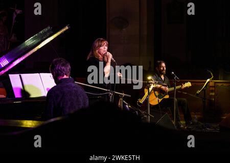 Maria del Mar Bonet i Verdaguer, concert dans l'église de Consolacio, Sant Joan, Majorque, Espagne. Banque D'Images