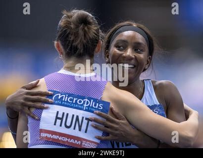 17/18 février 2024, Utilita National Indoor Arena, Birmingham, Royaume-Uni. Événement : Championnats britanniques d'athlétisme en salle 2024. Légende : Bianca Williams célèbre sa victoire avec AM Hunt photo : Mark Dunn / Alamy Live News (Sport) Banque D'Images