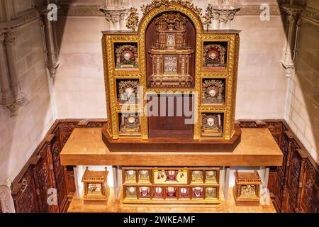 Retable reliquaire avec des soldats de la Légion thébaine et onze mille vierges de la suite de Saint Úrsula, reliques de Martioda, chapelle du palais Augustin Zulueta, Musée des Beaux-Arts d'Alava, Vitoria, Espagne. Banque D'Images