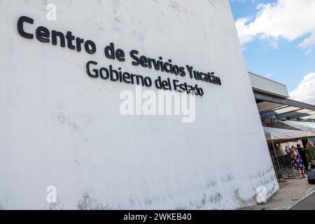 Merida Mexico, Xcumpich Calle 20A, bâtiment de centre de services gouvernementaux, administration de la sécurité sociale, entrée extérieure, signes d'information Banque D'Images