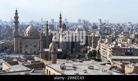 Vue du Caire et de la mosquée-Madrasa du sultan Hassan Banque D'Images