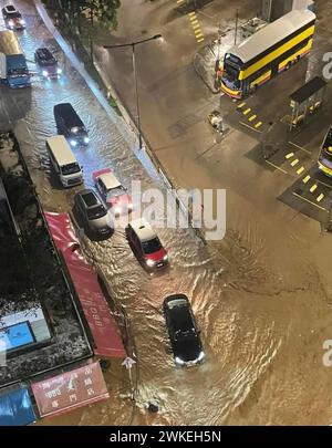 Fortes inondations dues à la pluie de mousson à Bangkok.at night Banque D'Images