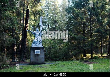 © Jan Schmidt-Whitley/le Pictorium/MAXPPP - Druskininkai 19/02/2024 Jan Schmidt-Whitley/le Pictorium - 19/02/2024 - lituanie/les pays baltes/Druskininkai - Statue Représentant la Russie. Le parc Grutas est un musee de plein air presentant une collection de statues et d'autres objets emblematiques de l'ere sovietique. Il a ete fonde en 2001 a environ 130 km au sud-ouest de Vilnius. - Valeurs actuelles Out, no jdd, jdd Out, RUSSIA OUT, NO RUSSIA #norussia/19/02/2024 - lithuanie/Baltic Countries/Druskininkai - Statue représentant la Russie. Grutas Park est un musée en plein air Banque D'Images