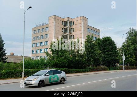 © Jan Schmidt-Whitley/le Pictorium/MAXPPP - Vilnius 19/02/2024 Jan Schmidt-Whitley/le Pictorium - 19/02/2024 - lituanie/les pays baltes/Vilnius - Scenes de rues dans la ville de Vilnius, capitale de la Lituanie, un des trois États baltes avec l'Estonie et la Lettonie. Une voiture Bolt en libre-service est devant. - Valeurs actuelles out, no jdd, jdd out, RUSSIA OUT, NO RUSSIA #norussia/19/02/2024 - lituanie/Baltic Countries/Vilnius - scènes de rue dans la ville de Vilnius, capitale de la Lituanie, l'un des trois états baltes avec l'Estonie et la Lettonie. A vis en libre-service c Banque D'Images