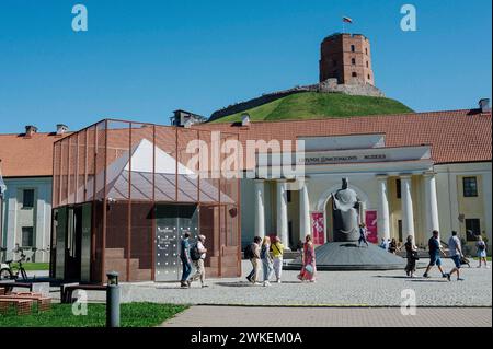 © Jan Schmidt-Whitley/le Pictorium/MAXPPP - Vilnius 19/02/2024 Jan Schmidt-Whitley/le Pictorium - 19/02/2024 - lituanie/les pays baltes/Vilnius - Tour de Gediminas a Vilnius avec en premier plan, le musee national de Vilnius. La tour est le dernier vestige du château de Vilnius. Gediminas est le fondateur de Trakai et de Vilnius, et l'un des plus celebres souverains de l'ancienne Lituanie.il a vecu de 1275 a 1341 et a regne sur le Grand-duche de Lituanie pendant 25 ans. - Valeurs actuelles out, no jdd, jdd out, RUSSIA OUT, NO RUSSIA #norussia/19/02/2024 - lituanie/pays baltes Banque D'Images