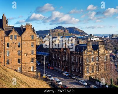 Royaume-Uni, Écosse, Édimbourg, vue depuis l'esplanade du château vers Arthur's Seat. Banque D'Images