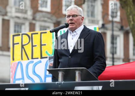 Kristinn Hrafnsson prend la parole pour défendre Julian Assange le premier jour de deux audiences d’appel de Julian Assange. Banque D'Images