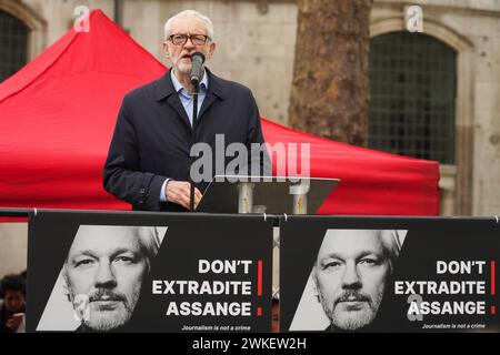 Jeremy Corbyn prend la parole pour défendre Julian Assange le premier jour de deux audiences d’appel de Julian Assange. Banque D'Images