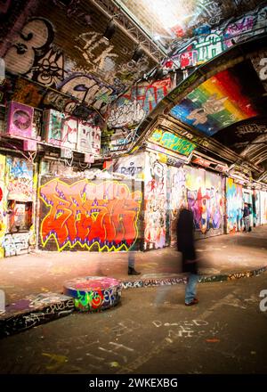 Les fantastiques œuvres d'art et graffitis dans le Leake Street tunnel, Londres. Banque D'Images