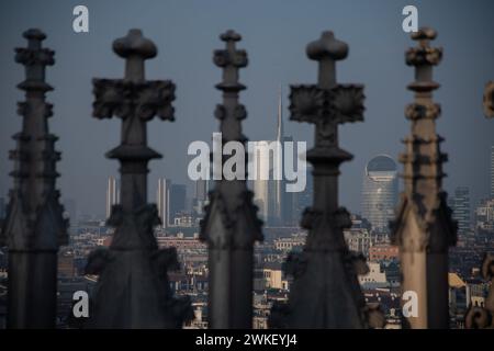 Milan, Italie. 20 février 2024. Foto Claudio Furlan/Lapresse 20-02-2024 Milan - nouvelles Foschia nei cieli di Milano per l'alta concentrazione di smog photo Claudio Furlan/Lapresse 20-02-2024 Milan - nouvelles Haze dans le ciel de Milan en raison d'une forte concentration de smog crédit : LaPresse/Alamy Live News Banque D'Images