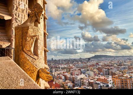 Vistas de la ciudad de Barcelona desde la Basilica de la Sagrada Familia, El Eixample, Barcelone, Catalogne, Espagne Banque D'Images