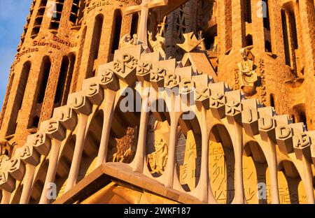 Fachada de la Pasión, Basilique de la Sagrada Familia. Barcelone. Espagne.la Basilique et l'Église expiatoire de la Sainte famille est un grand CHU catholique romain Banque D'Images