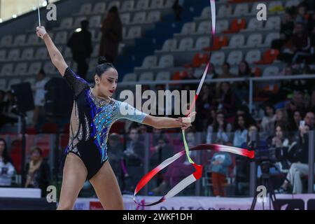 Chieti, Italie. 18 février 2024. Alba Bautista de Kinesis SSD pendant la gymnastique rythmique FGI Serie A1 2024 à PalaTricalle, Chieti, Italie le 17 février 2024 crédit : Agence photo indépendante/Alamy Live News Banque D'Images