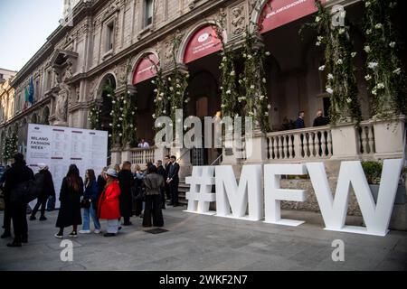 Milan, Italie. 20 février 2024. Foto Claudio Furlan/Lapresse 20-02-2024 Milan - NewsFashion Hub per la Settimana della Moda in Piazza Mercanti photo Claudio Furlan/Lapresse 20-02-2024 Milan - Actualités Fashion Hub for Fashion week in Piazza Mercanti Credit : LaPresse/Alamy Live News Banque D'Images