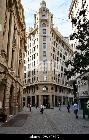 Edificio Ariztía, ou bâtiment Artiztia, un immeuble de bureaux construit en 1921 dans la vieille ville de Santiago, Barrio de la Bolsa. Santiago, Chili. Banque D'Images