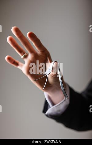 Art of Fork Bending, How to Bend Forks with Your Mind Banque D'Images