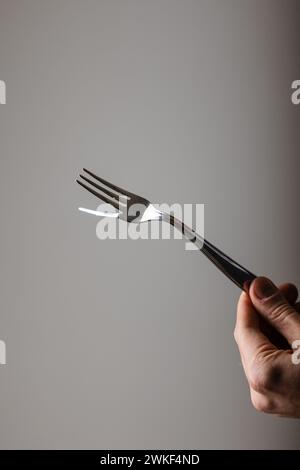 Art of Fork Bending, How to Bend Forks with Your Mind Banque D'Images