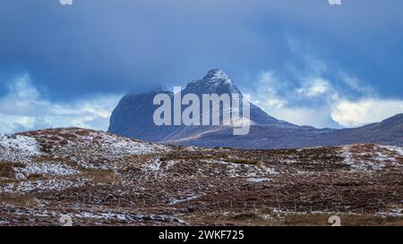 La montagne Suilven dans les Highlands du Nord-Ouest de l'Écosse Banque D'Images
