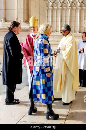 Brussel, Belgien. 20 février 2024. Belgique la reine Mathilde et le roi Filip (Philippe) et le roi Albert et la reine Paola et le prince Laurent et la princesse Claire et la princesse Delphine et James O'Hare et l'archiduc Carl Christian de Habsbourg-Lorraine et la princesse Marie-Astrid de Luxembourg assistent à la célébration eucharistique annuelle en mémoire des membres décédés du roi famille dans l'église notre-Dame de Laeken, Laken, Bruxelles crédit : Albert Nieboer/Netherlands OUT/point de vue OUT Foto : Albert Nieboer/dpa/Alamy Live News Banque D'Images