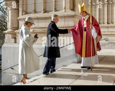 Brussel, Belgien. 20 février 2024. Belgique la reine Mathilde et le roi Filip (Philippe) et le roi Albert et la reine Paola et le prince Laurent et la princesse Claire et la princesse Delphine et James O'Hare et l'archiduc Carl Christian de Habsbourg-Lorraine et la princesse Marie-Astrid de Luxembourg assistent à la célébration eucharistique annuelle en mémoire des membres décédés du roi famille dans l'église notre-Dame de Laeken, Laken, Bruxelles crédit : Albert Nieboer/Netherlands OUT/point de vue OUT Foto : Albert Nieboer/dpa/Alamy Live News Banque D'Images