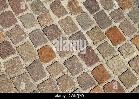 Vieille route faite de pavés et de pierres. Maçonnerie vintage, trottoir médiéval, fond Banque D'Images