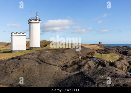 Phare d'Elie Ness et tour Ladys, à Elie, Fife, Écosse Banque D'Images