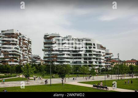 Immeubles résidentiels dans le quartier Milan CityLife, également connu sous le nom de Tre Torri. Trois gratte-ciel et un centre commercial façonnent le quartier. Banque D'Images