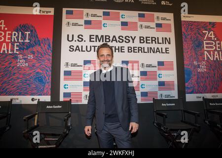 Berlin, Allemagne. 20 février 2024. L'ambassade des États-Unis à Berlin a accueilli des personnalités de l'industrie cinématographique, de la culture et de la politique à sa réception annuelle à la Berlinale le 20 février 2024, célébrant la démocratie à l'honneur. Cet événement honore le 74e Festival international du film de Berlin, un canal d’échange culturel de longue date entre les États-Unis et l’Allemagne. Au milieu des préoccupations mondiales sur la suppression des droits fondamentaux par les régimes autoritaires, l'importance des festivals de cinéma internationaux comme la Berlinale est devenue plus critique que jamais. La réception a été distinguée pas o Banque D'Images