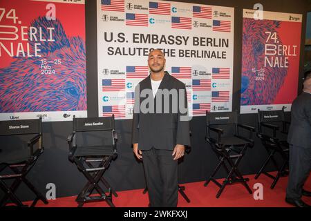 Berlin, Allemagne. 20 février 2024. L'ambassade des États-Unis à Berlin a accueilli des personnalités de l'industrie cinématographique, de la culture et de la politique à sa réception annuelle à la Berlinale le 20 février 2024, célébrant la démocratie à l'honneur. Cet événement honore le 74e Festival international du film de Berlin, un canal d’échange culturel de longue date entre les États-Unis et l’Allemagne. Au milieu des préoccupations mondiales sur la suppression des droits fondamentaux par les régimes autoritaires, l'importance des festivals de cinéma internationaux comme la Berlinale est devenue plus critique que jamais. La réception a été distinguée pas o Banque D'Images