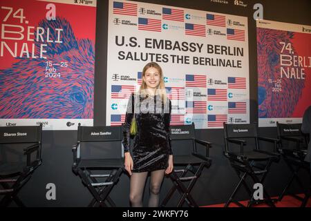 Berlin, Allemagne. 20 février 2024. L'ambassade des États-Unis à Berlin a accueilli des personnalités de l'industrie cinématographique, de la culture et de la politique à sa réception annuelle à la Berlinale le 20 février 2024, célébrant la démocratie à l'honneur. Cet événement honore le 74e Festival international du film de Berlin, un canal d’échange culturel de longue date entre les États-Unis et l’Allemagne. Au milieu des préoccupations mondiales sur la suppression des droits fondamentaux par les régimes autoritaires, l'importance des festivals de cinéma internationaux comme la Berlinale est devenue plus critique que jamais. La réception a été distinguée pas o Banque D'Images