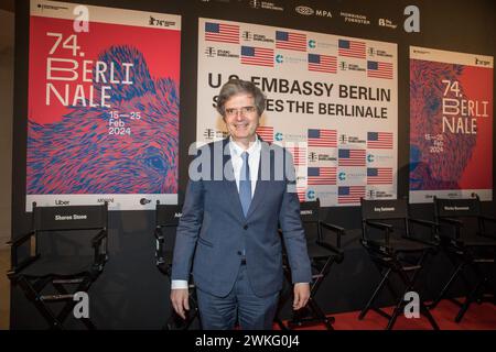 L'ambassade des États-Unis à Berlin a accueilli des personnalités de l'industrie cinématographique, de la culture et de la politique à sa réception annuelle à la Berlinale le 20 février 2024, célébrant la démocratie à l'honneur. Cet événement honore le 74e Festival international du film de Berlin, un canal d’échange culturel de longue date entre les États-Unis et l’Allemagne. Au milieu des préoccupations mondiales sur la suppression des droits fondamentaux par les régimes autoritaires, l'importance des festivals de cinéma internationaux comme la Berlinale est devenue plus critique que jamais. La réception s'est distinguée non seulement par son illustre liste d'invités, moi Banque D'Images