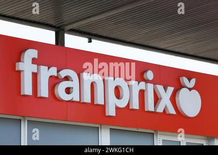 Les Cheres, France - 21 mai 2020 : logo Franprix sur un mur. Franprix est une chaîne d’épiceries du Groupe Casino, dont le siège social est à Paris Banque D'Images