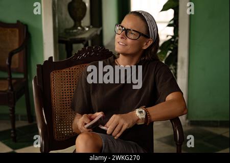 DATE DE SORTIE : 3 novembre 2023 TITRE : Nyad. STUDIO : RÉALISATEUR : Jimmy Chin, Elizabeth Chai Vasarhelyi. INTRIGUE : la remarquable histoire vraie de l'athlète Diana Nyad qui, à l'âge de 60 ans et avec l'aide de sa meilleure amie et entraîneure, s'engage à réaliser son rêve de toute une vie : une baignade en pleine mer de 110 km de Cuba à la Floride. AVEC JODIE FOSTER dans le rôle de Bonnie Stoll. (Image de crédit : © Netflix/Entertainment Pictures/ZUMAPRESS.com) USAGE ÉDITORIAL SEULEMENT! Non destiné à UN USAGE commercial ! Banque D'Images