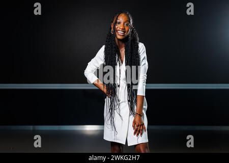 Rust, Allemagne. 20 février 2024. Adwoa Awuah, participante à la finale de Miss Allemagne 2024, se tient dans un bâtiment Europa-Park. La finale de la compétition 'Miss Allemagne 2024' aura lieu samedi prochain à Europa-Park. Crédit : Philipp von Ditfurth/dpa/Alamy Live News Banque D'Images