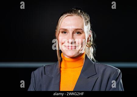 Rust, Allemagne. 20 février 2024. Christina Modrzejewski, participante à la finale de Miss Allemagne 2024, se tient dans un bâtiment Europa-Park. La finale de la compétition 'Miss Allemagne 2024' aura lieu samedi prochain à Europa-Park. Crédit : Philipp von Ditfurth/dpa/Alamy Live News Banque D'Images