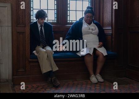 DATE DE SORTIE : 10 novembre 2023. TITRE : les retenues. STUDIO : Miramax. RÉALISATEUR : Alexander Payne. INTRIGUE : personne n'aime le professeur Paul Hunham pas ses étudiants, pas ses collègues professeurs, pas le directeur, qui trouvent tous sa pomposité et sa rigidité exaspérantes. Sans famille ni nulle part où aller pendant les vacances de Noël en 1970, Paul reste à l’école pour superviser les élèves incapables de rentrer chez eux. AVEC DOMINIC SESSA dans le rôle d'Angus Tully, DA'VINE JOY RANDOLPH dans le rôle de Mary Lamb. (Image de crédit : © Miramax/Entertainment Pictures/ZUMAPRESS.com) USAGE ÉDITORIAL SEULEMENT! Non destiné à UN USAGE commercial ! Banque D'Images