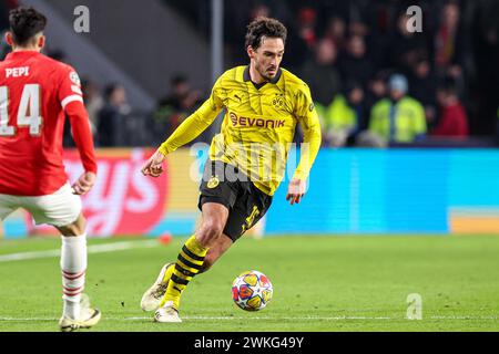 Eindhoven, pays-Bas. 20 février 2024. EINDHOVEN, PAYS-BAS - 20 FÉVRIER : Mats Hummels du Borussia Dortmund dribble lors du match de première manche de l'UEFA Champions League entre le PSV et le Borussia Dortmund au Philips Stadion le 20 février 2024 à Eindhoven, pays-Bas. (Photo de Peter Lous/Orange Pictures) crédit : Orange pics BV/Alamy Live News Banque D'Images