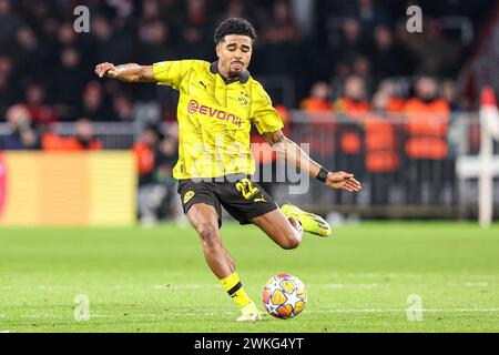 Eindhoven, pays-Bas. 20 février 2024. EINDHOVEN, PAYS-BAS - 20 FÉVRIER : Ian Maatsen du Borussia Dortmund dribble lors du match de première manche de l'UEFA Champions League entre le PSV et le Borussia Dortmund au Philips Stadion le 20 février 2024 à Eindhoven, pays-Bas. (Photo de Peter Lous/Orange Pictures) crédit : Orange pics BV/Alamy Live News Banque D'Images