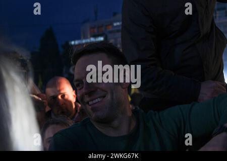 Athènes, Grèce. 20 février 2024. Athènes, Grèce, 20 février 2024. Stefanos Kasselakis, chef de l'opposition, du parti Syriza, rend visite aux agriculteurs grecs qui manifestent devant le parlement grec pour soutenir leur cause.(photo de Kostas Galanis/Sipa USA) crédit : Sipa USA/Alamy Live News Banque D'Images