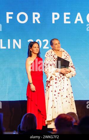 Annalena Baerbock, Sharon Stone, Hillary Clinton BEI Cinema for Peace 2024 im WECC - Westhafen Event & Convention Center Berlin. *** Annalena Baerbock, Sharon Stone, Hillary Clinton au Cinema for Peace 2024 au WECC Westhafen Event Convention Center Berlin Banque D'Images