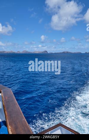 Voyage en ferry de Porto Santo à l'île de Madère Banque D'Images